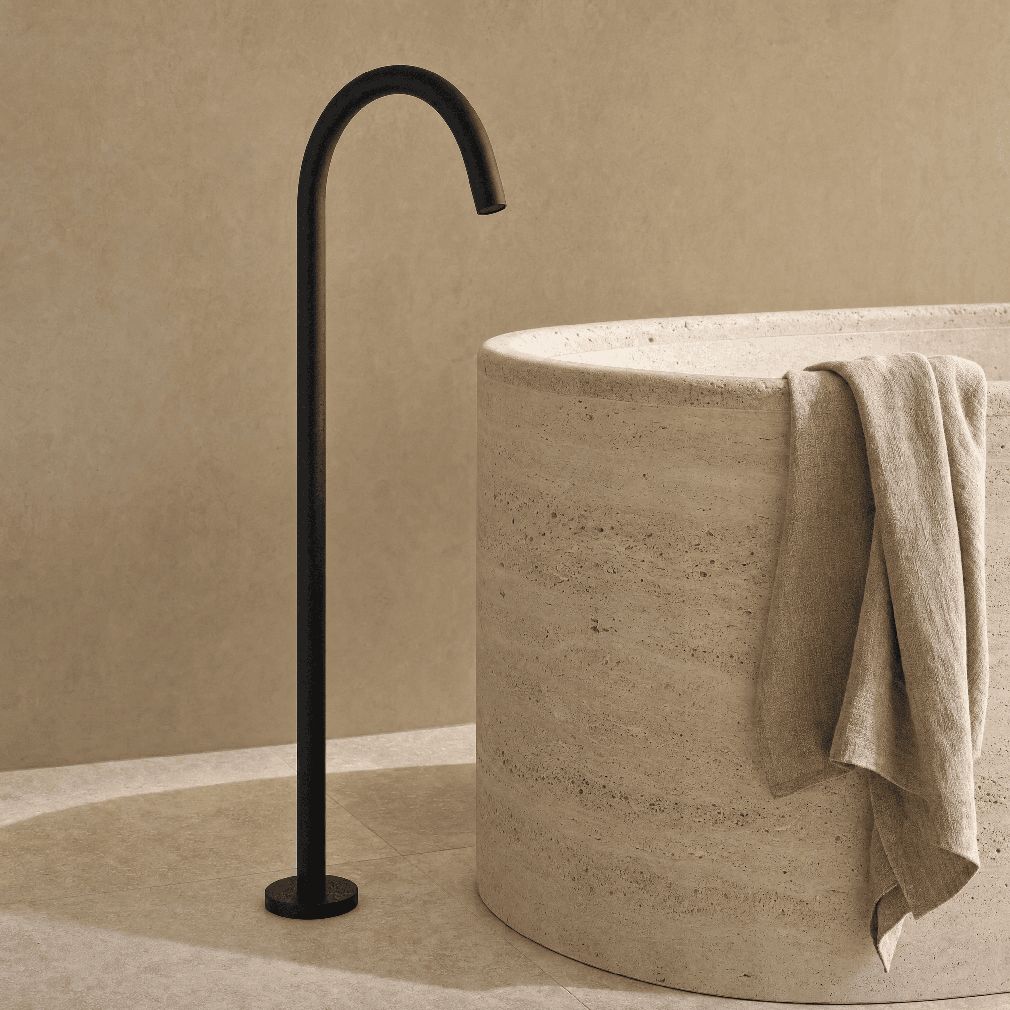 Aquaro Floor Bath Spout, Matte Black